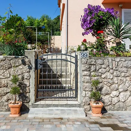 Apartament Anica *